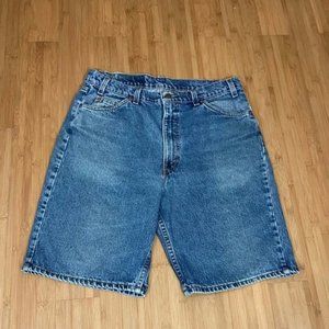 Vintage Levi’s 550 Relaxed Fit 90’s Denim Shorts 36 Waist